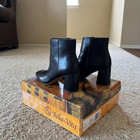 Bella Vita Women's Ankle Boot - Picture 6 of 6